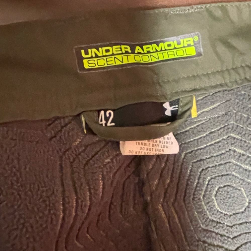 Under Armour Men’s UA Cold Gear Scent Control Pants - Picture 3 of 4